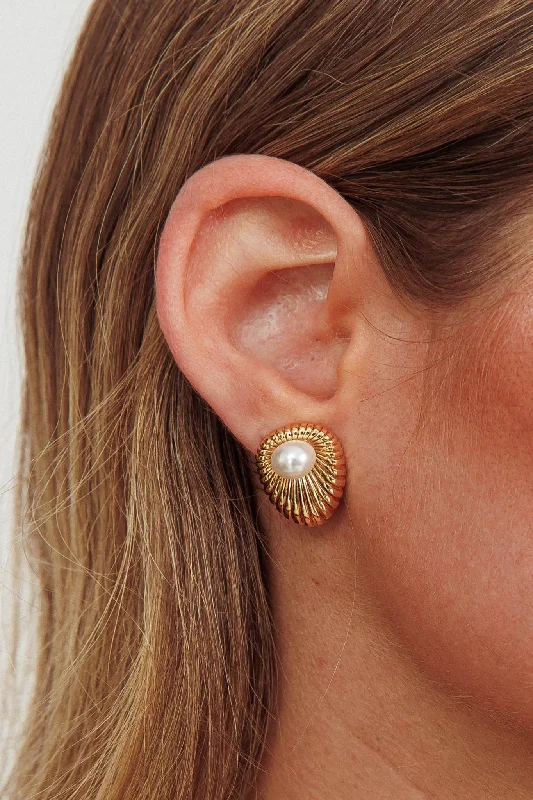 Anika Stud Pearl Earrings Gold